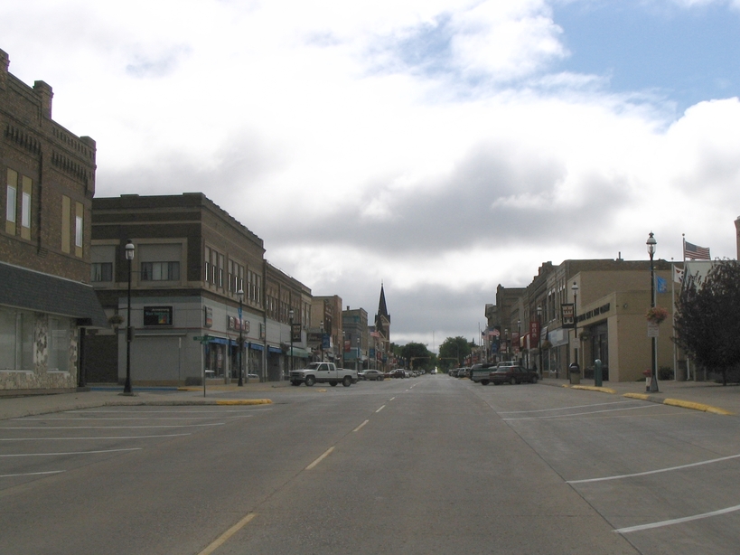 Devils Lake, ND: Main street Sunday