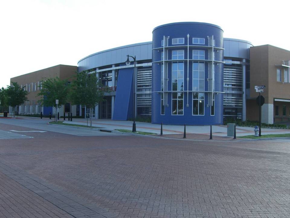 Allen, TX: Allen Public Library in Downtown Allen