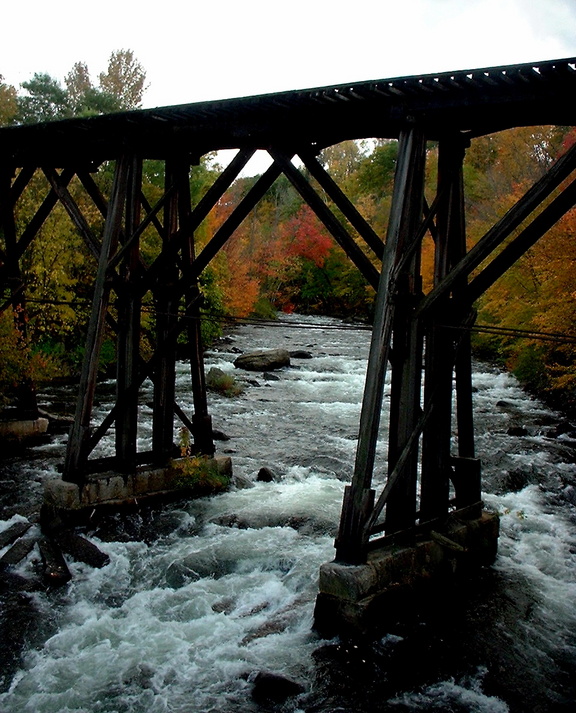 Franklin, NH: The railroad bridge over the Winnie, fall 2002