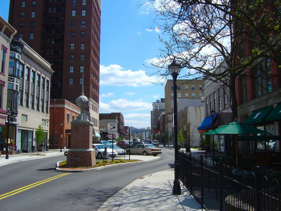 Huntington, WV : Looking down 9th Street