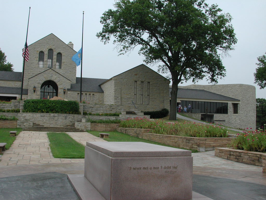 Claremore, OK: Will Rogers Tomb