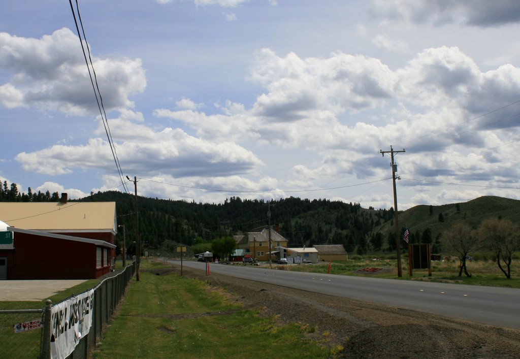Seneca, OR US 395 thru town photo, picture, image (Oregon) at city
