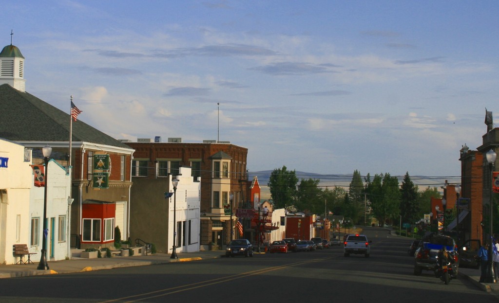 Condon, OR : street scene...