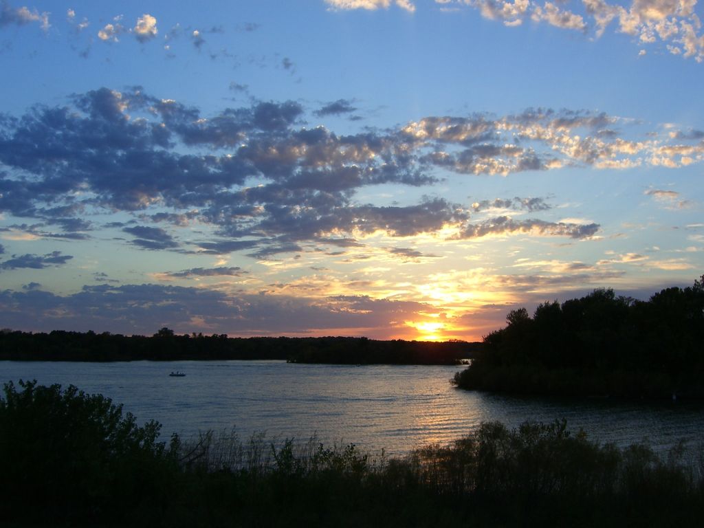 Waterloo, IA: Sunset over Brinkers Lake in Waterloo, Iowa - October, 2006