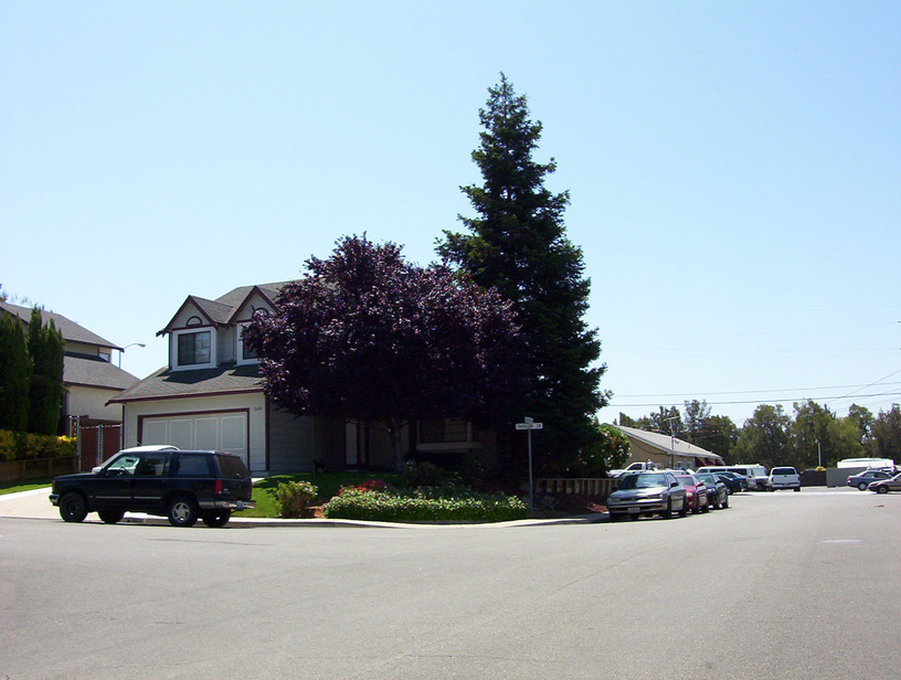 Clyde, CA Clyde Trafalgar Cir and Wellington Ave. photo, picture, image (California) at city