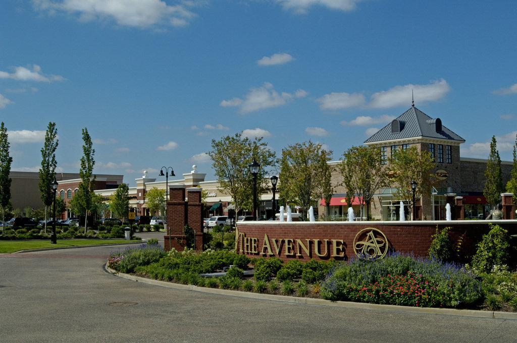 Collierville, TN: The Avenue Carriage Crossing Entrance