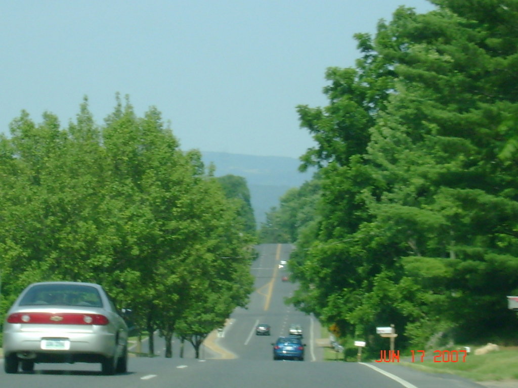 Waynesboro, VA: Driving down Main Street