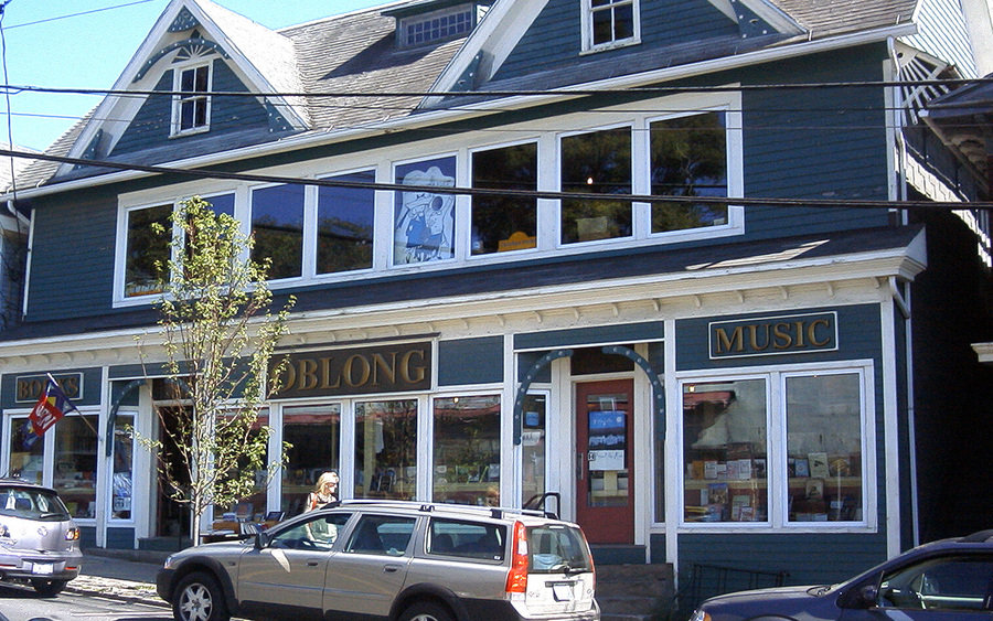 Millerton, NY: Oblong Books