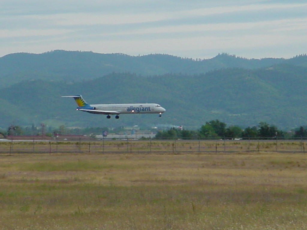 Medford, OR: Allegiant Airlines Landing In Medford