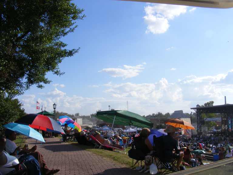 West Helena, AR: Perfect dasy for the Blues Festival in Old Helena