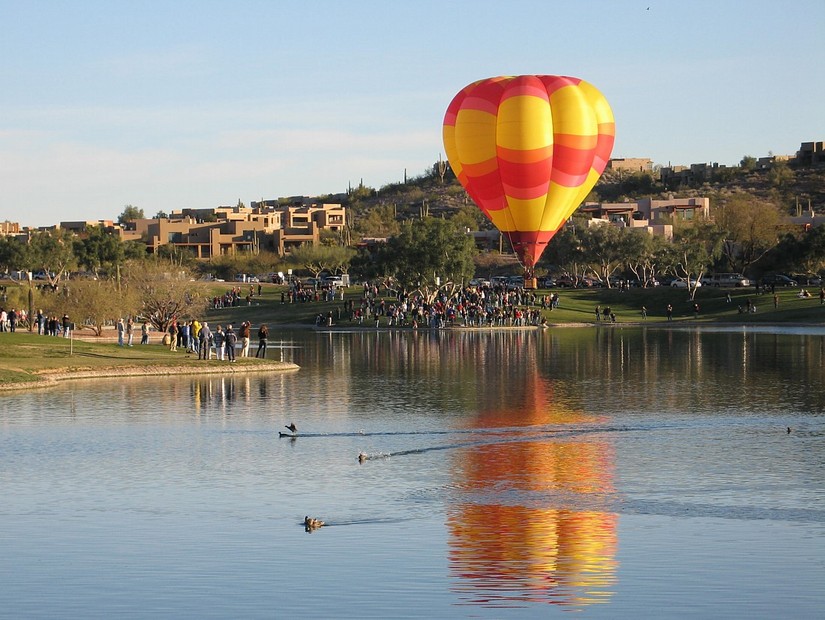 Fountain Hills, AZ: Fountain Hills Ballon Festival at Lake
