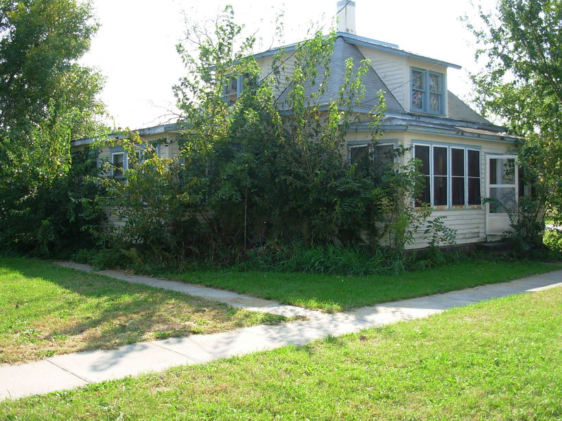 Dumont, IA : The former home of my grandparents, Norbert and Kathryn Finn. Forty years later it seems to be abandonded, and smaller than I remember, too.