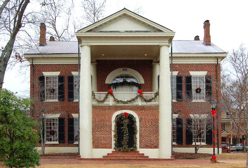 Dahlonega, GA : Dahlonega's Gold Museum in the Town Square - Xmas 2007