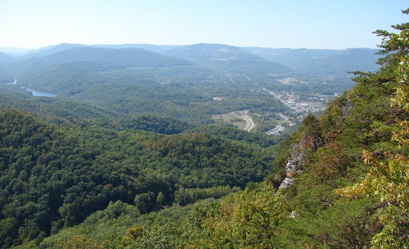 Middlesborough, KY: View of Middlesboro from Pinnacle Mountain overlook