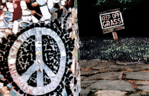 Woodstock, NY : Keep Off Grass