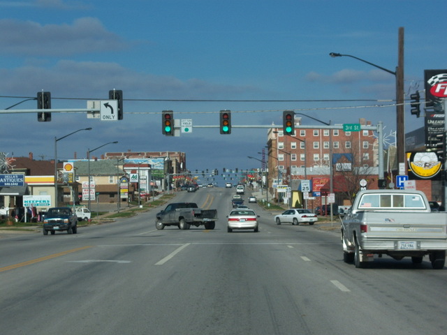Chillicothe, MO: Driving into Downtown