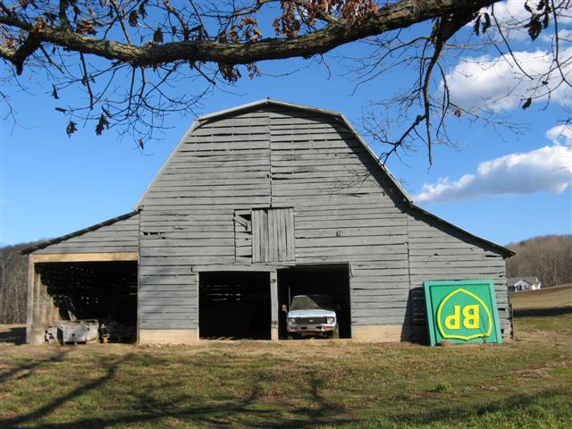 Hiawassee, GA: "Bowtie in a Barn"
