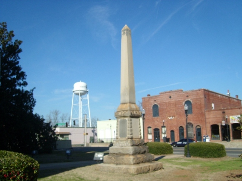 Talbotton, GA: Confederate Memorial and City Hall - Talbotton