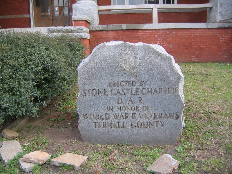 Dawson, GA : DAR Terrell County WWII Veterans Memorial at Old Terrell County Courthouse