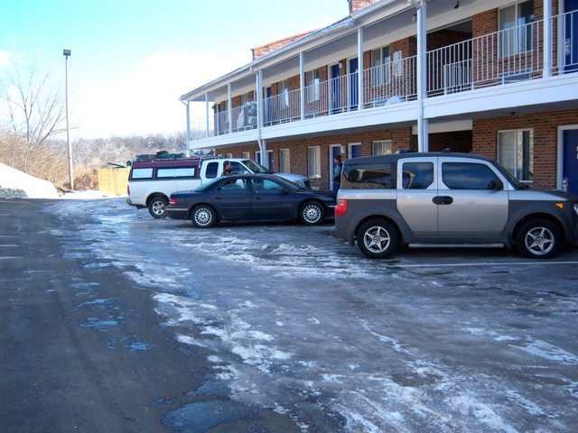 Liberty, MO: Ice in Days Inn Parking Lot - December 2007