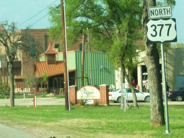 Argyle, TX : Some of the very few buildings in Argyle on Hwy 377