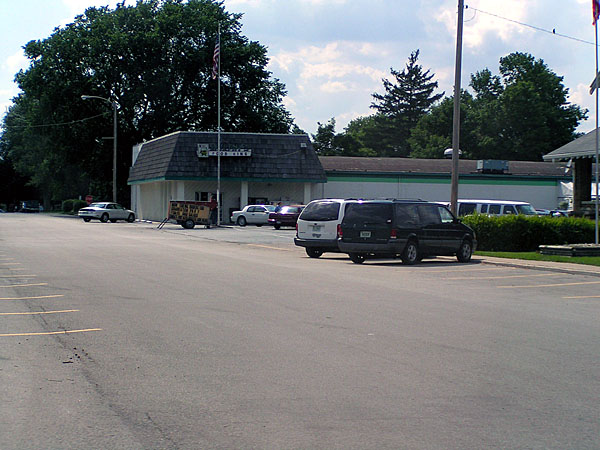 Kentland, IN : Murphy's Grocery Store - Main Street in Kentland