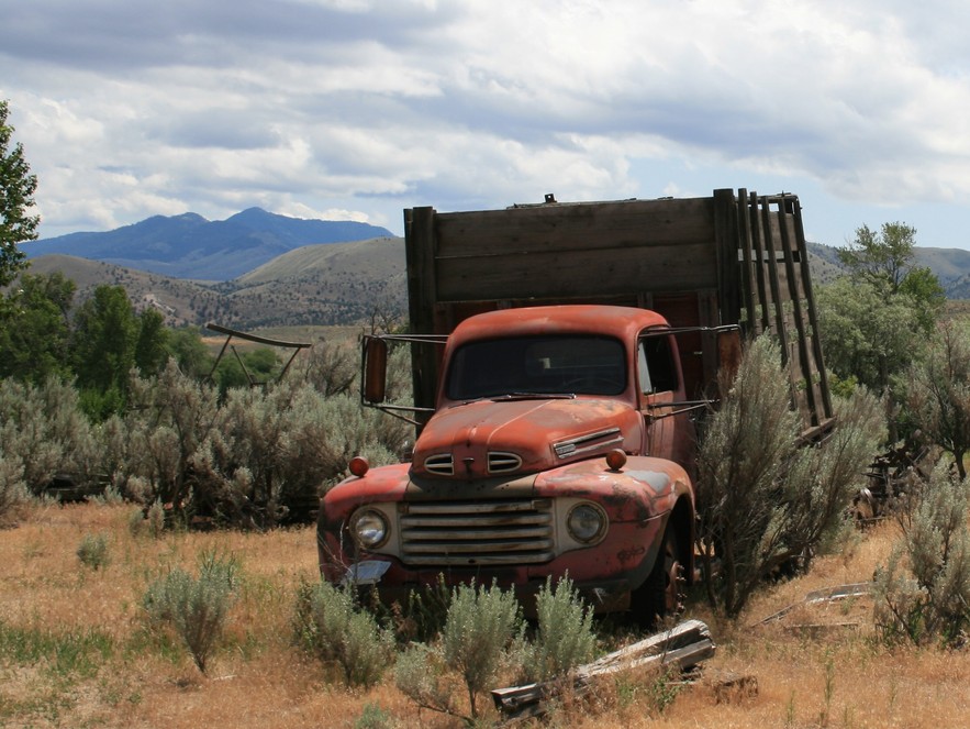 Dayville, OR: Smiling old Ford....