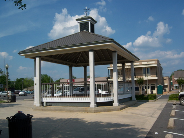 Bay Minette, AL: East side of the Downtown Square