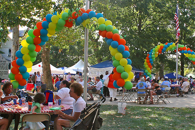 Denton, MD : Folks relaxing & dining at the Caroline Summerfest. 2007