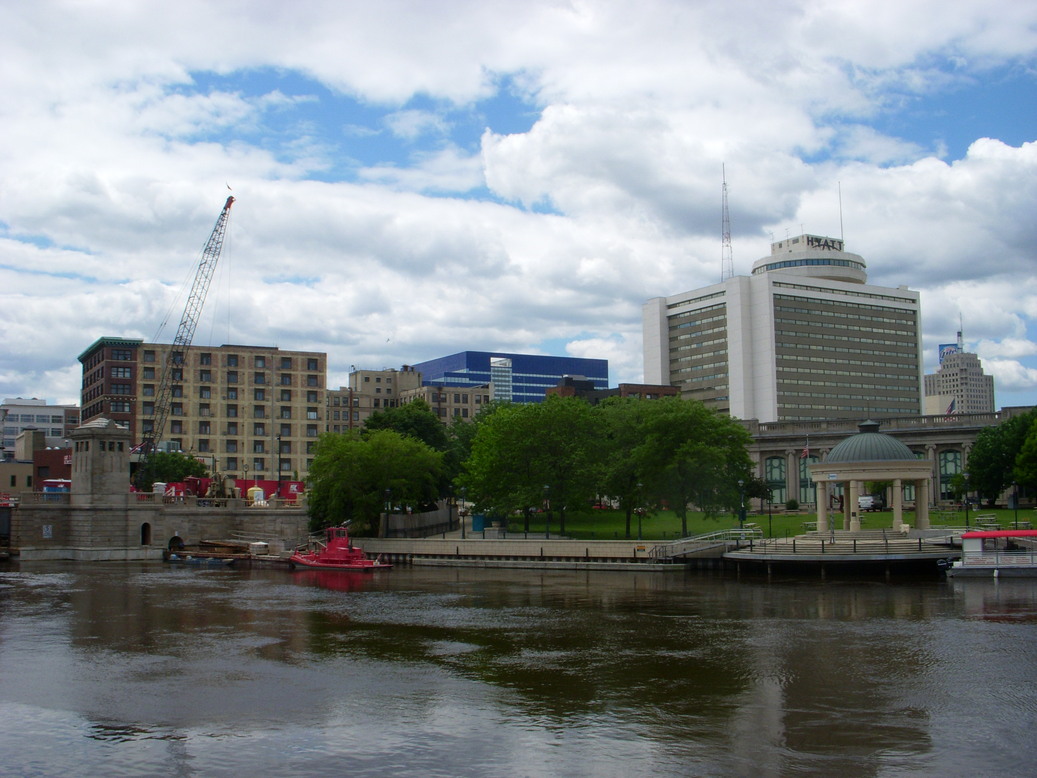 Milwaukee, WI : Milwaukee River
