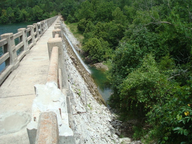 Eureka Springs, AR : Lake Leatherwood Dam