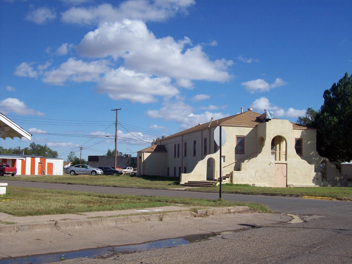 Portales, NM: old unused building