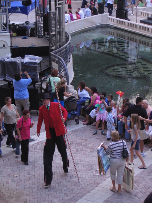 West Palm Beach, FL : Tall Man at City Place