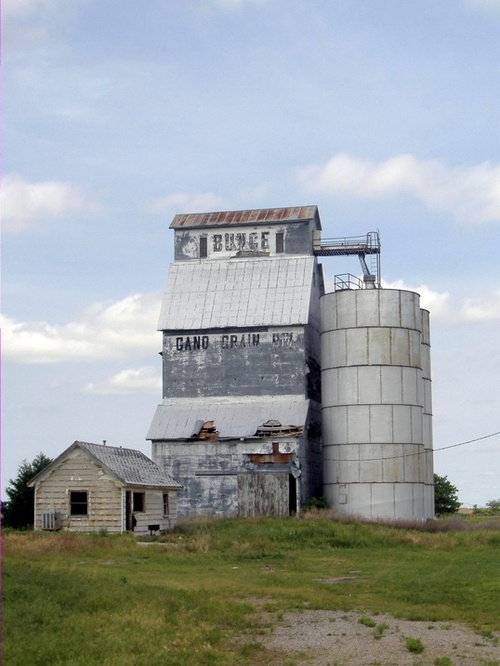 Minneola, KS Old Grain Elevator photo, picture, image (Kansas) at