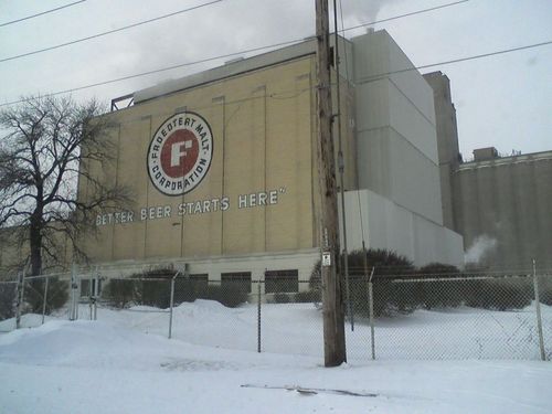 Milwaukee, WI : 42nd St & Lincoln Ave,  one of the last grain tower facilities in the city.  Jan 2009