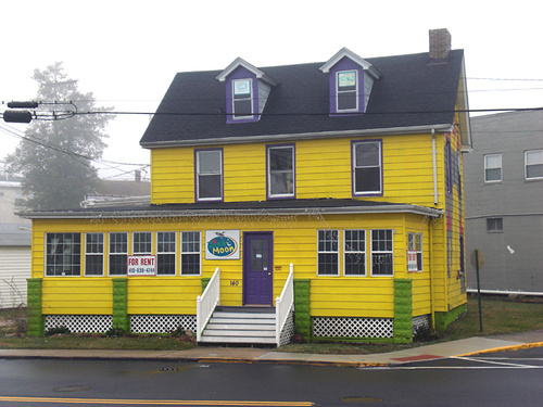 Havre de Grace, MD: Bright Yellow House in Havre de Grace, MD