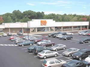 Bristol, CT : big lots plaza