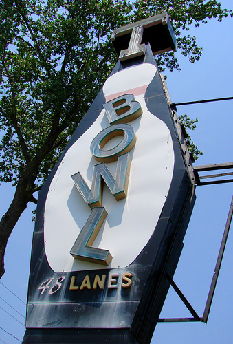 Newington, CT: bowling alley