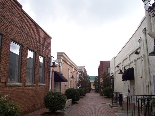 Conyers, GA: A view down Stewart Alley in "Olde Town" Conyers, Georgia. The place just oozes history.