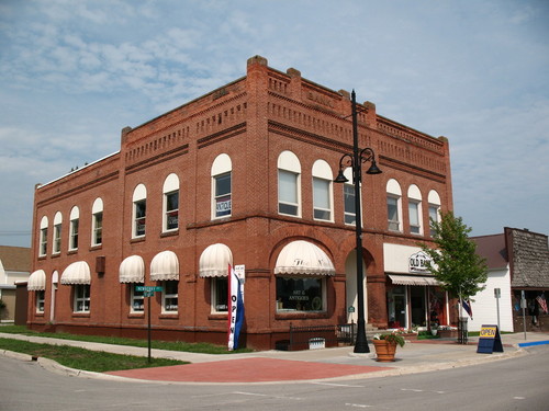 Newberry, MI : The Old Bank Collection of Shops and Singing Dog Art Gallery, 318 Newberry Ave/M-123