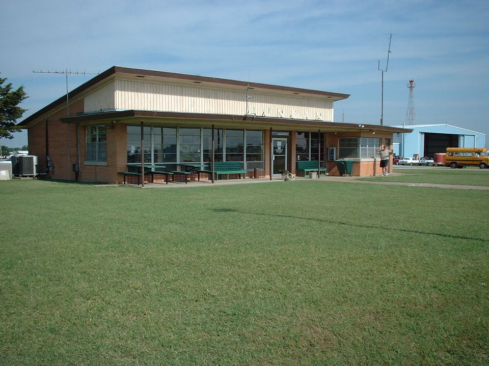 Duncan, OK: Halliburton Field - Duncan's airport. This is a picture of the FBO.