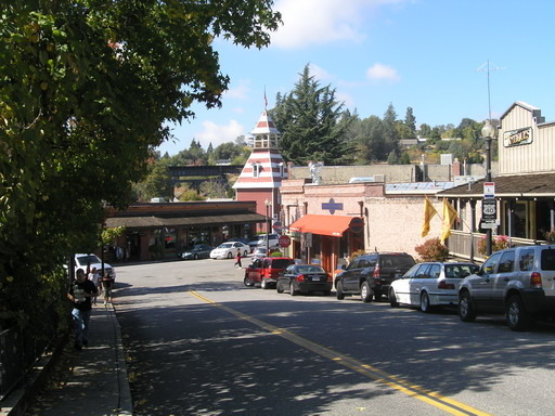 Auburn, CA: Old Town - looking down Courthouse Street