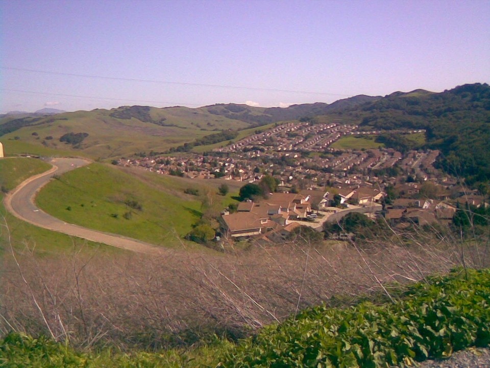 El Sobrante, CA: Looking down on Carriage Hills North