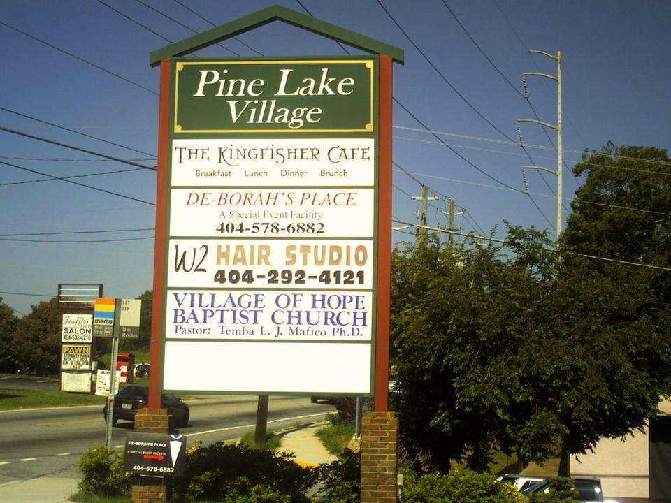 Pine Lake, GA: Pine Lake Village - Beautiful Building for Lease