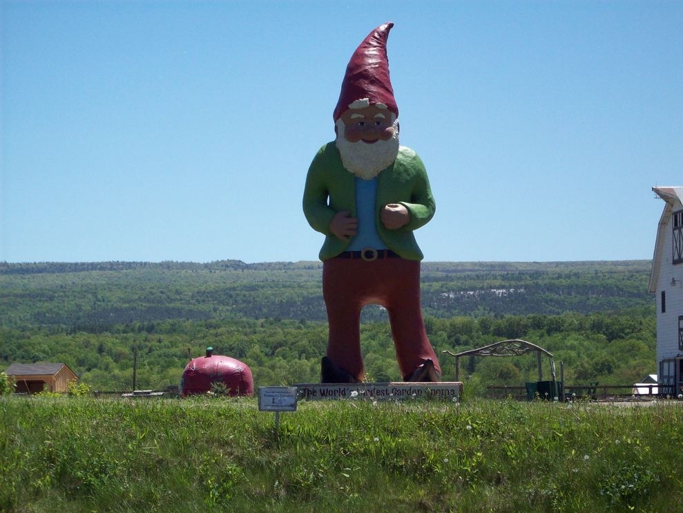 Kerhonkson, NY: World's Largest Garden Gnome and the barn of Kelder's farm to the right