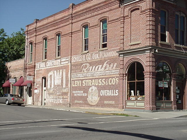 Jacksonville, OR : This is a picture of the Jacksonville tavern in the Historic town of J'ville Oregon taked on.6-5-02
