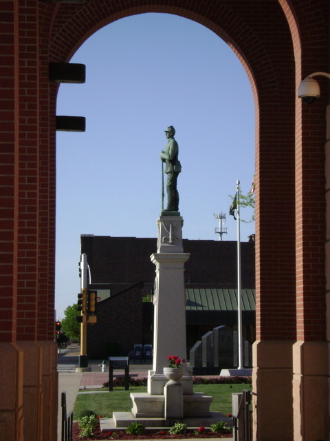Albert Lea, MN: Statue, Government Center