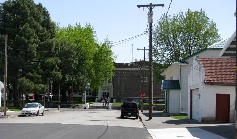 Helix, OR: Helix Main Street to School in May 2009
