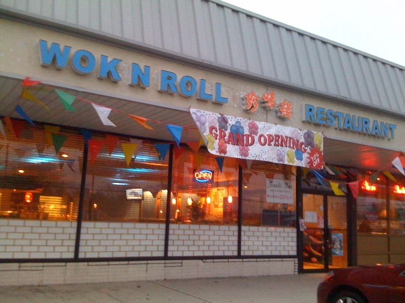 Bethpage, NY: Wok and Roll Restaurant (Chinese and Japanese cuisine)