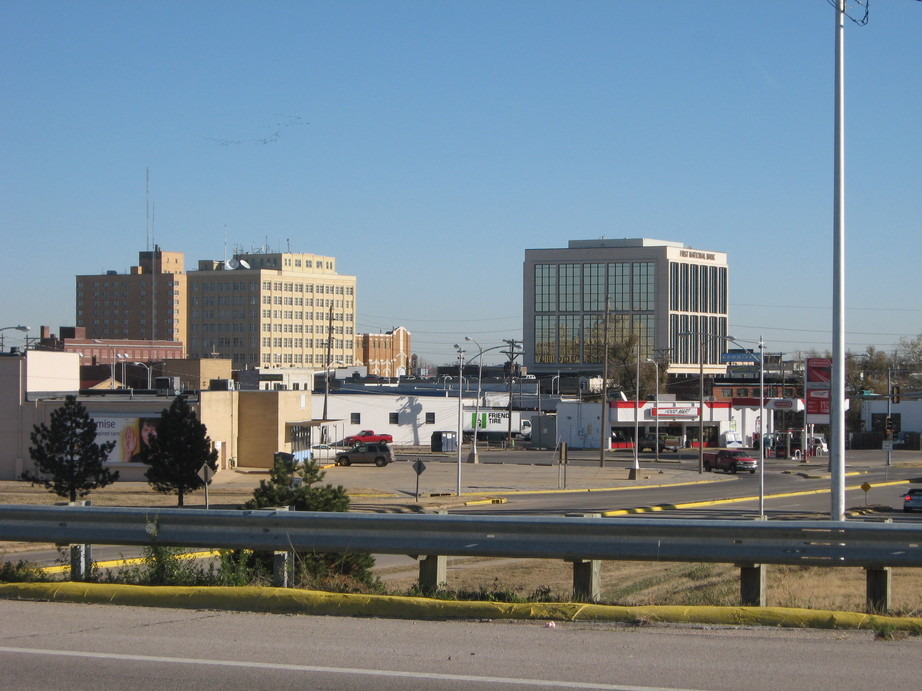 Hutchinson, KS: Downtown Hutchinson as seen from the Woody Seat freeway.